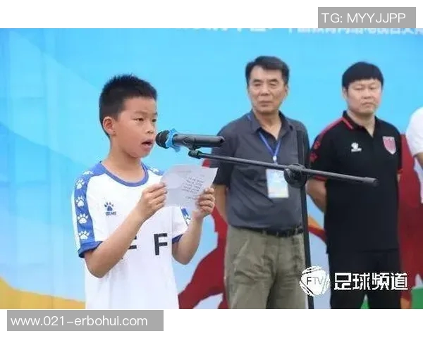 成都足球队在杯赛积分榜上以98分稳居第一，展现强劲实力